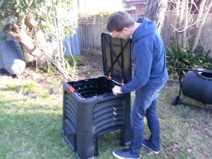 Assembling a standard compost bin