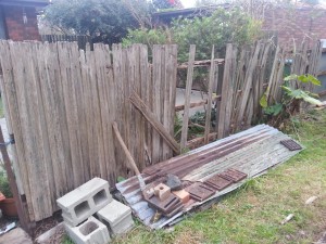 Collapsing side fence